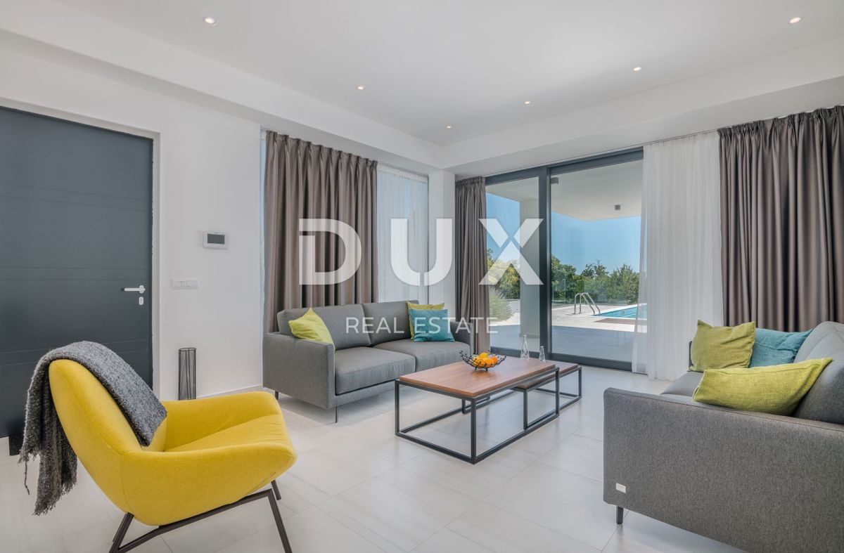 OPATIJA – Moderna luksuzna vila z dvema stanovanjskima enotama in panoramskim pogledom na morje