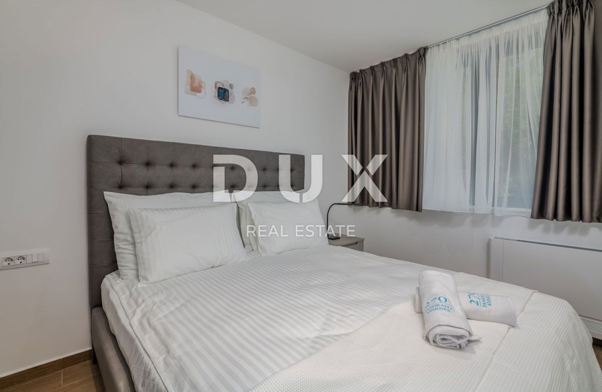 OPATIJA – Moderna luksuzna vila z dvema stanovanjskima enotama in panoramskim pogledom na morje