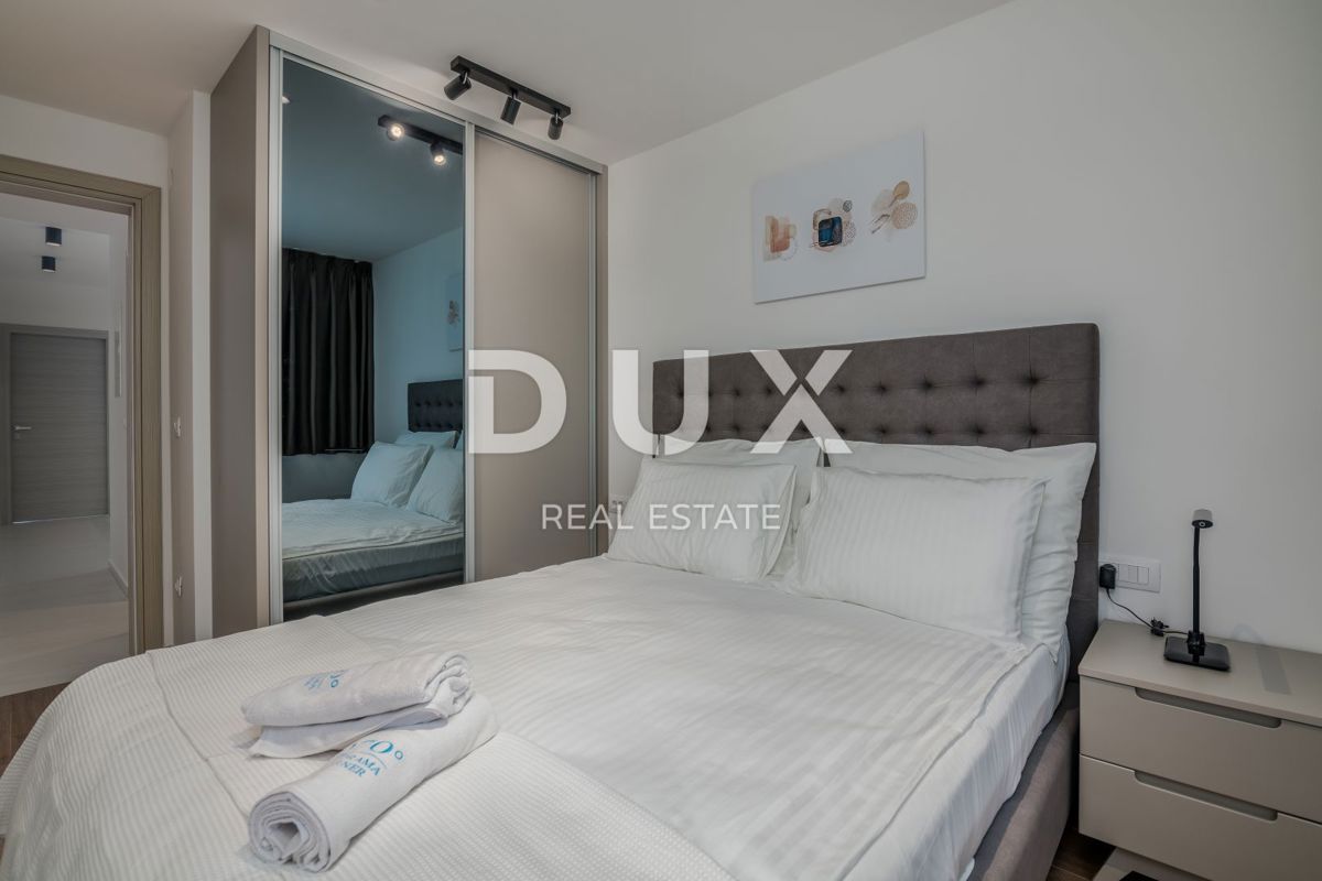 OPATIJA – Moderna luksuzna vila z dvema stanovanjskima enotama in panoramskim pogledom na morje