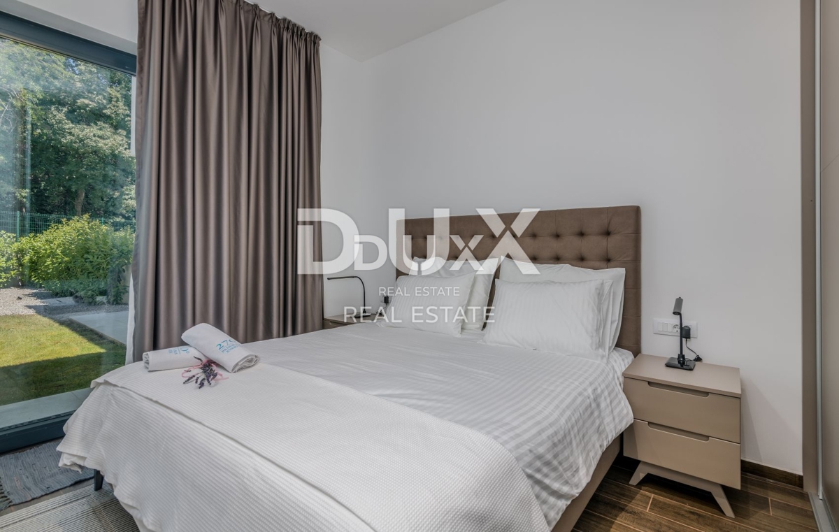 OPATIJA – Moderna luksuzna vila z dvema stanovanjskima enotama in panoramskim pogledom na morje