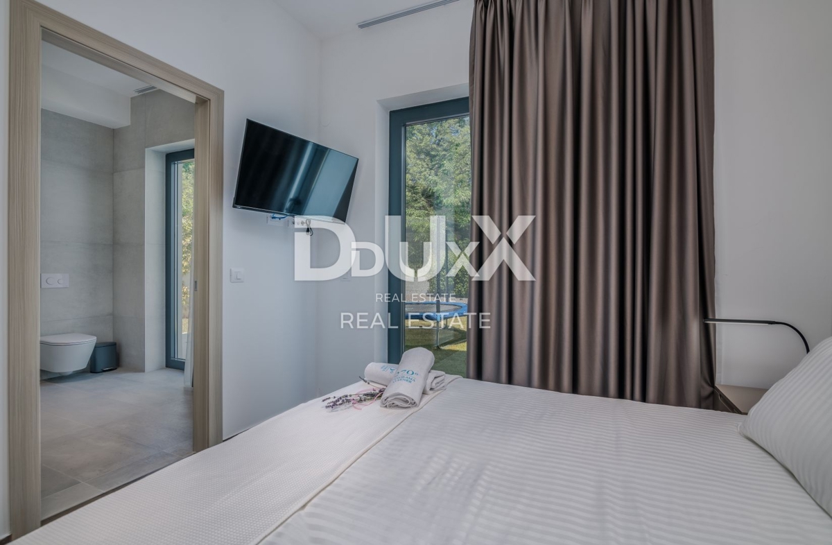 OPATIJA – Moderna luksuzna vila z dvema stanovanjskima enotama in panoramskim pogledom na morje