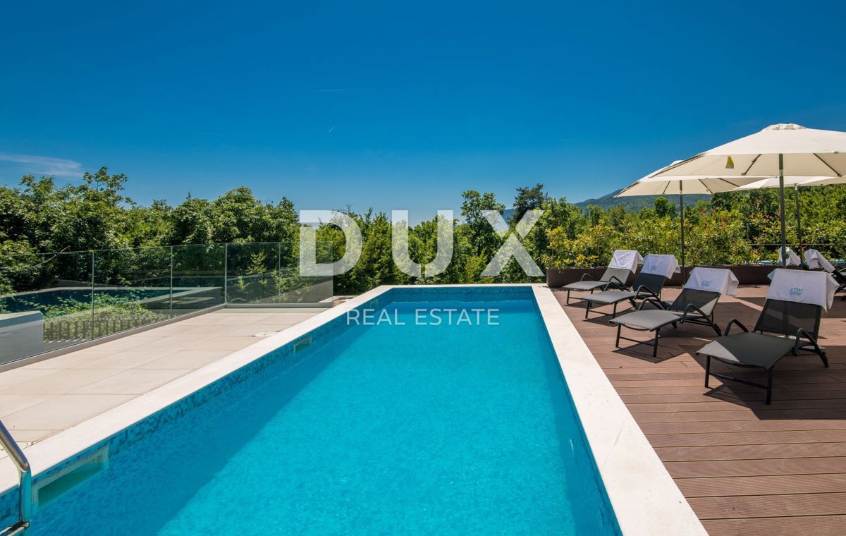 OPATIJA – Moderna luksuzna vila z dvema stanovanjskima enotama in panoramskim pogledom na morje