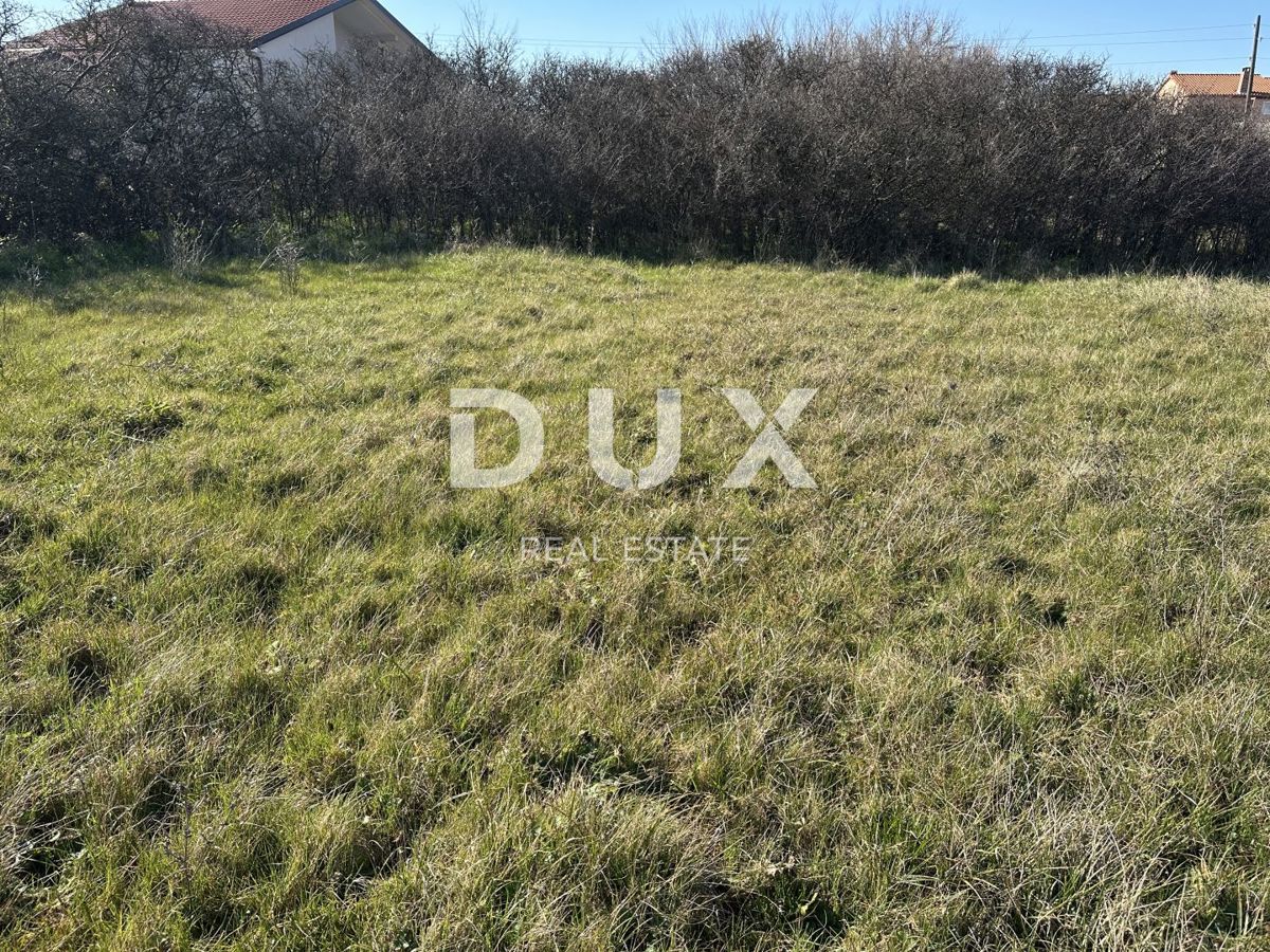 ZEMUNIK DONJI - Zazidljivo zemljišče 2000m² - Možna parcelacija!