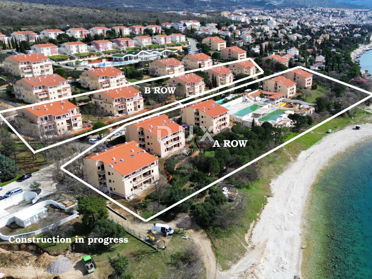 NOVI VINODOLSKI – 61 m² veliko stanovanje v ekskluzivnem letovišču, prva vrsta ob morju z zasebno plažo