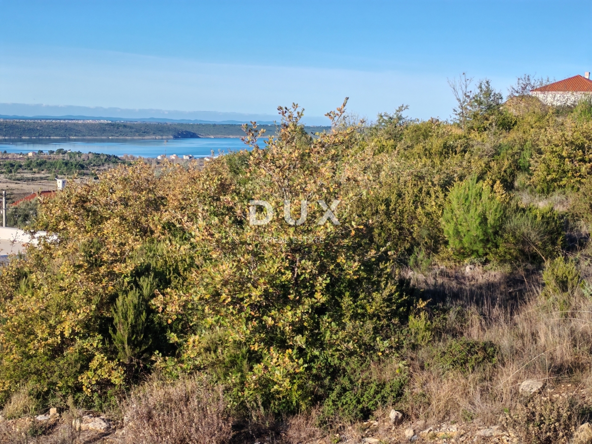 Zemljišče Ljubač, Ražanac, 1.300m2