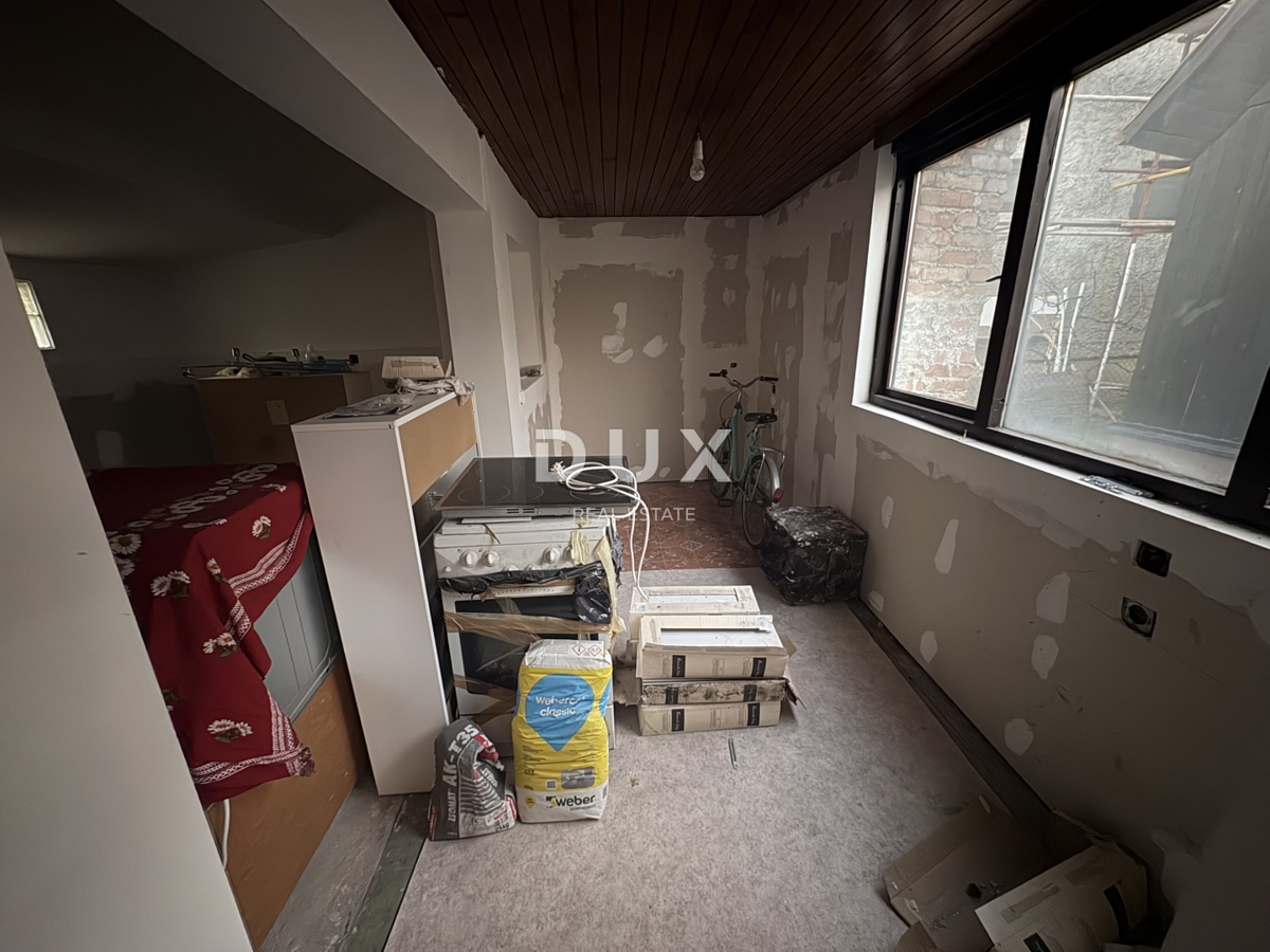 ZAGREB, DONJA DUBRAVA - Hiša za prenovo z odličnim investicijskim potencialom
