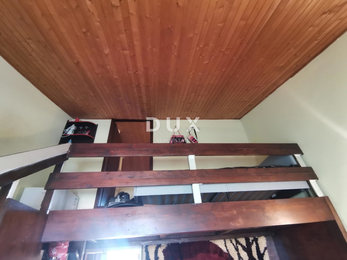 ISTRA, ČERVAR PORAT - Dvostanovanjsko stanovanje v zgornjem nadstropju s pogledom na morje!