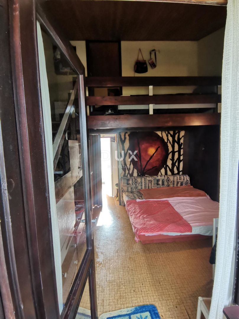 ISTRA, ČERVAR PORAT - Dvostanovanjsko stanovanje v zgornjem nadstropju s pogledom na morje!