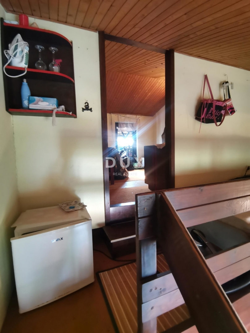 ISTRA, ČERVAR PORAT - Dvostanovanjsko stanovanje v zgornjem nadstropju s pogledom na morje!