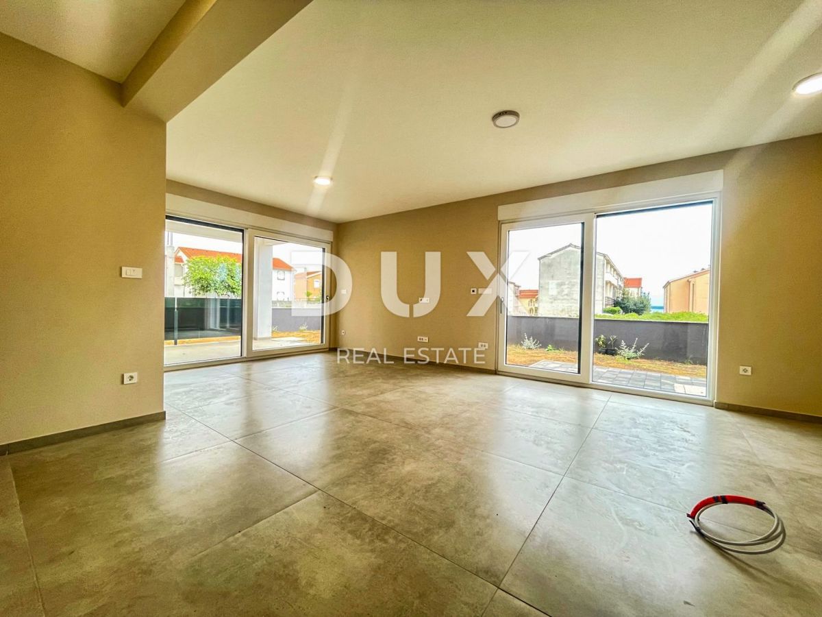 ZADAR, PRIVLAKA - Stanovanje z vrtom v novogradnji. BLIZU MORJA!