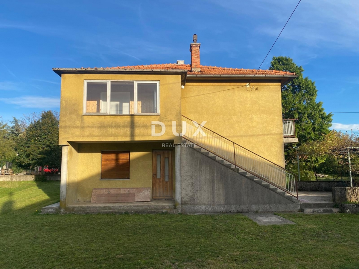 RIJEKA, DRAŽICE, CENTER - samostojna hiša z dvema ločenima stanovanjema na odlični lokaciji + 2.200 m2 GRADBENEGA ZEMLJIŠČA! PRILOŽNOST!