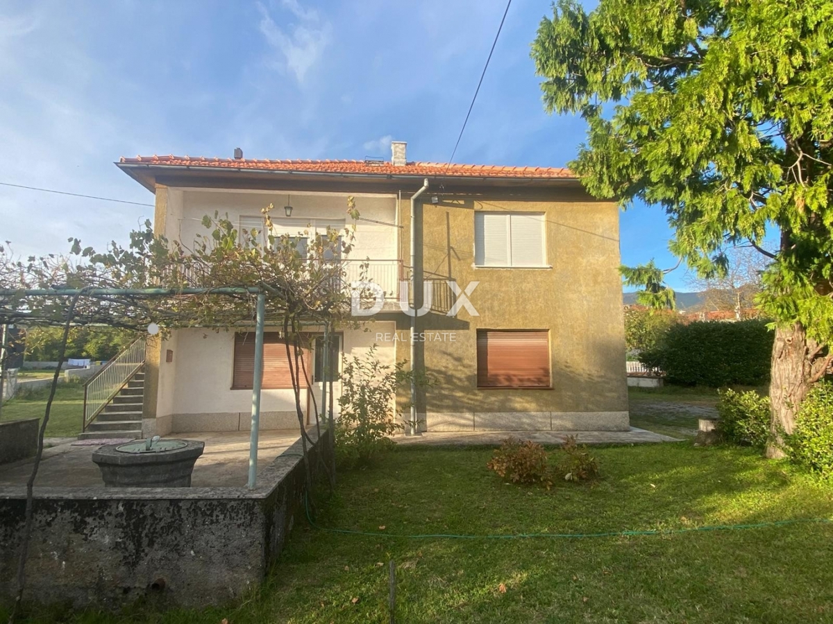 RIJEKA, DRAŽICE, CENTER - samostojna hiša z dvema ločenima stanovanjema na odlični lokaciji + 2.200 m2 GRADBENEGA ZEMLJIŠČA! PRILOŽNOST!