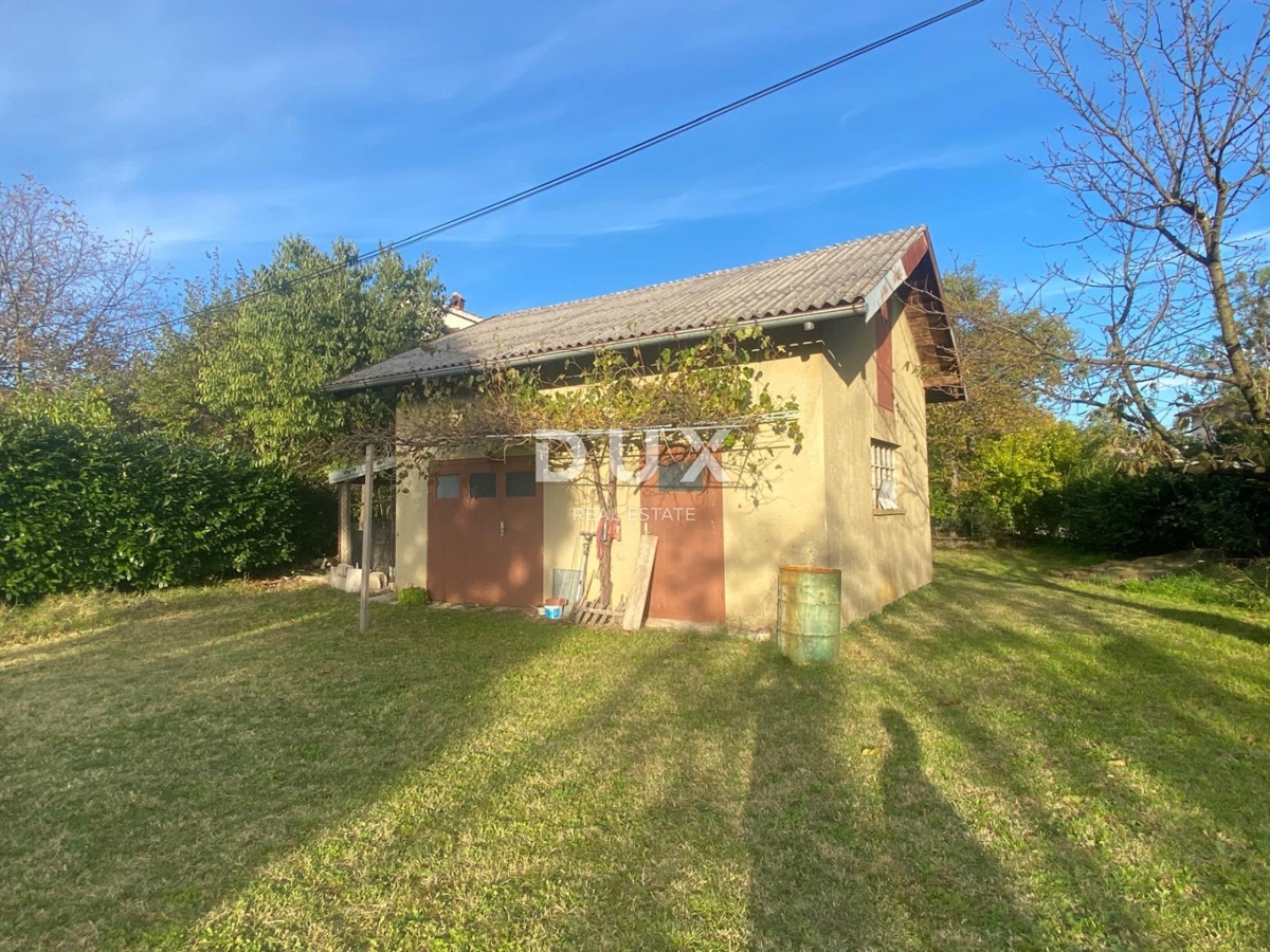 RIJEKA, DRAŽICE, CENTER - samostojna hiša z dvema ločenima stanovanjema na odlični lokaciji + 2.200 m2 GRADBENEGA ZEMLJIŠČA! PRILOŽNOST!