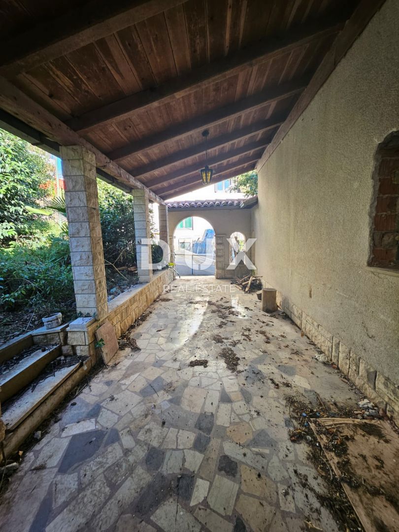 OPATIJA, CENTER - samostojna hiša 250m2 s panoramskim pogledom na morje + okolica 740m2