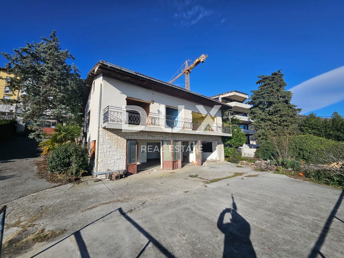 OPATIJA, CENTER - samostojna hiša 250m2 s panoramskim pogledom na morje + okolica 740m2