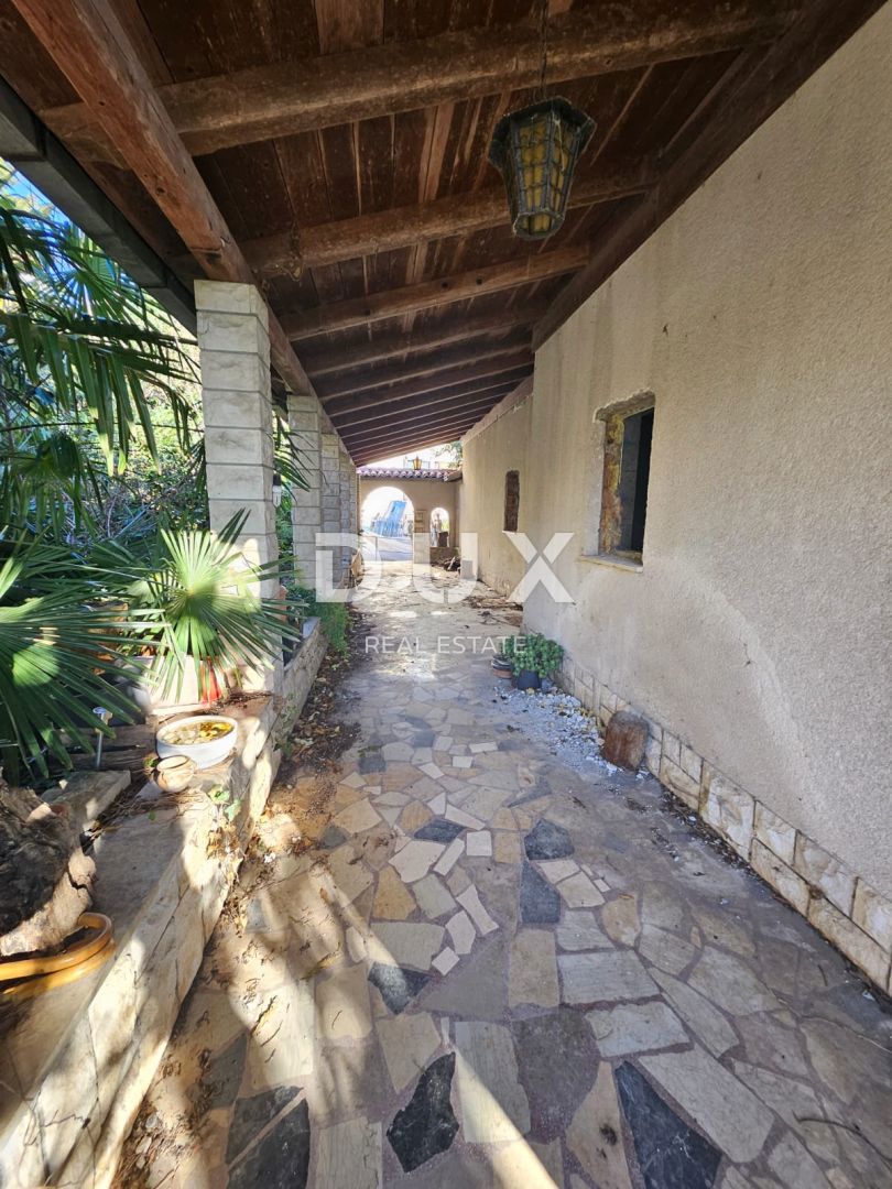 OPATIJA, CENTER - samostojna hiša 250m2 s panoramskim pogledom na morje + okolica 740m2