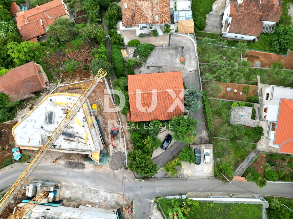 OPATIJA, CENTER - samostojna hiša 250m2 s panoramskim pogledom na morje + okolica 740m2