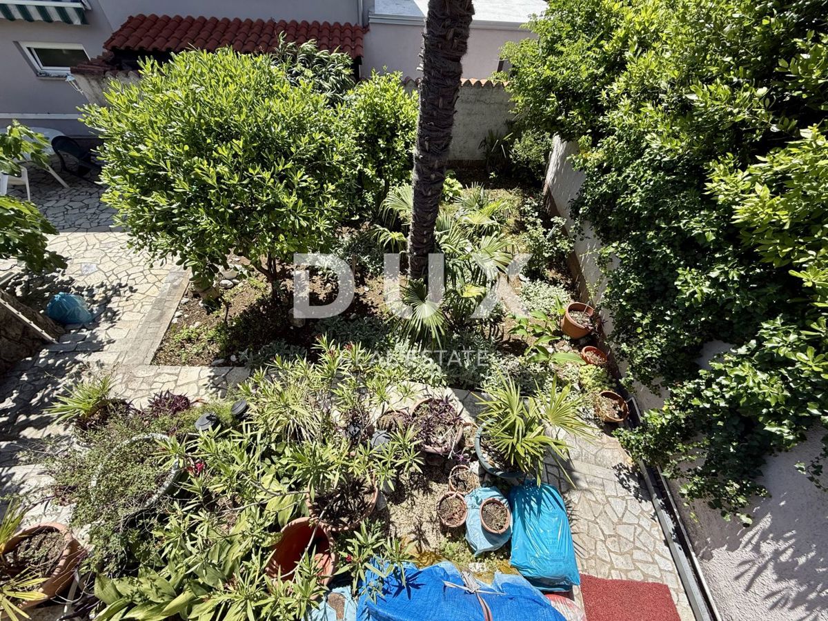 CRIKVENICA - Hiša v centru 80 metrov od morja! Priložnost!