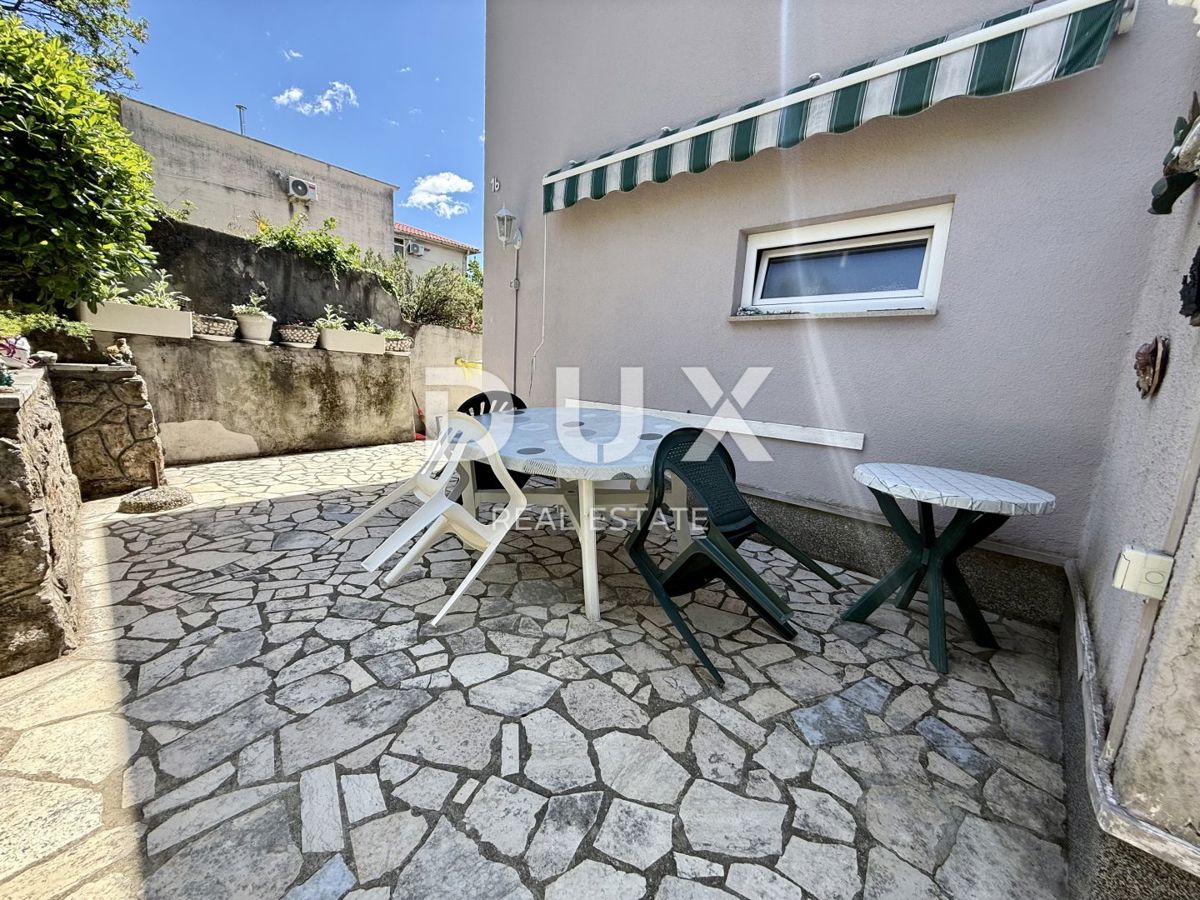 CRIKVENICA - Hiša v centru 80 metrov od morja! Priložnost!