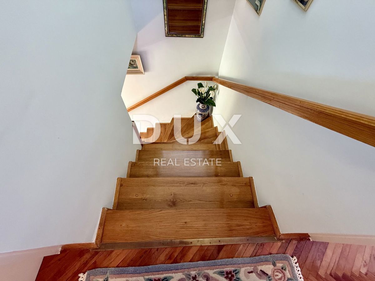 CRIKVENICA - Hiša v centru 80 metrov od morja! Priložnost!