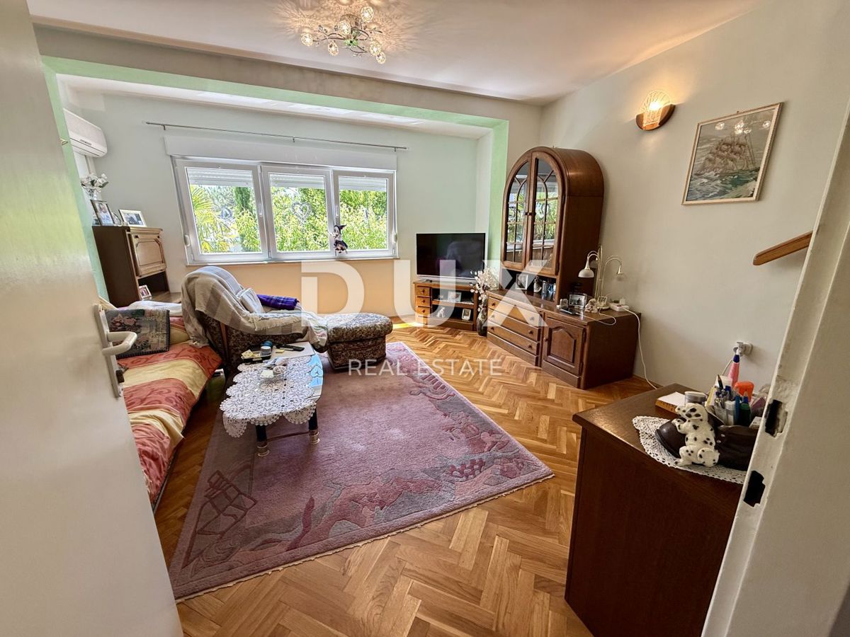 CRIKVENICA - Hiša v centru 80 metrov od morja! Priložnost!