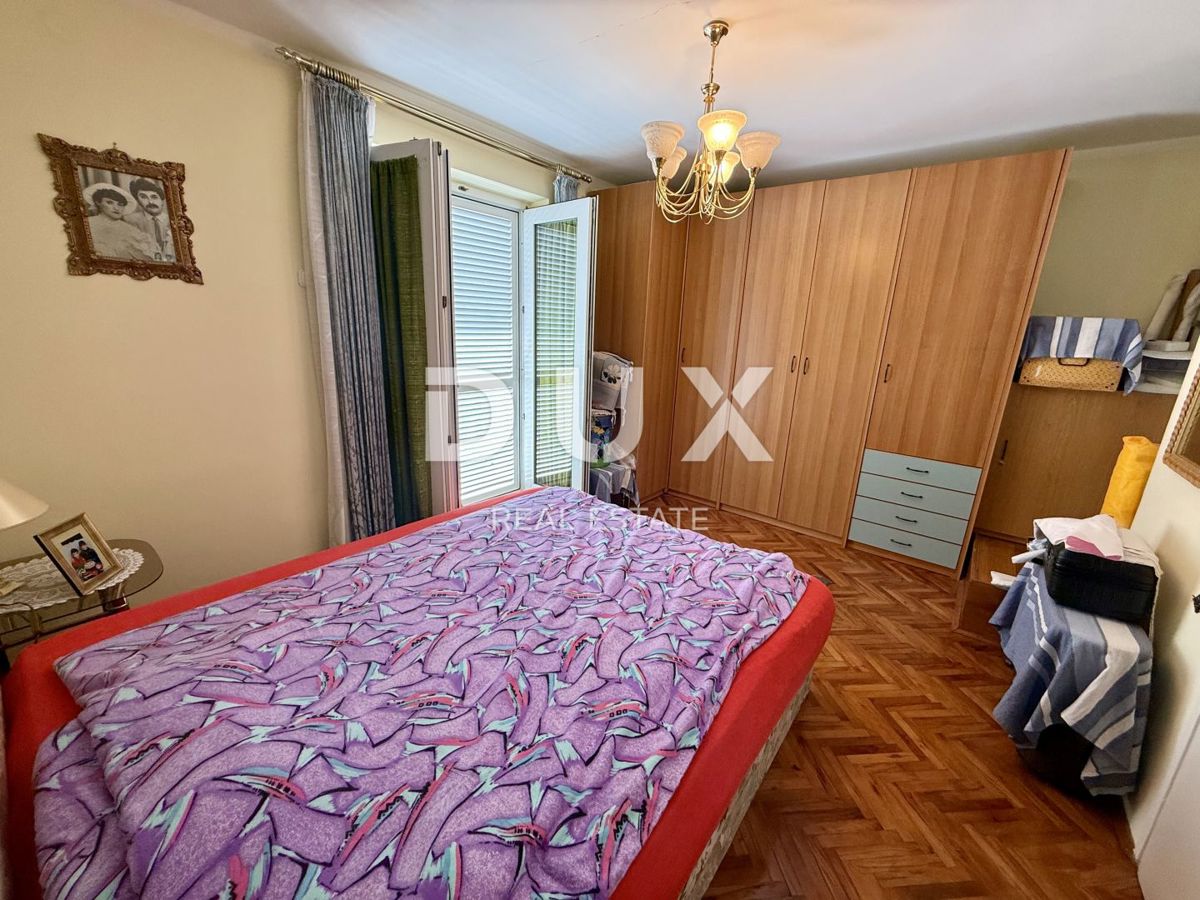 CRIKVENICA - Hiša v centru 80 metrov od morja! Priložnost!