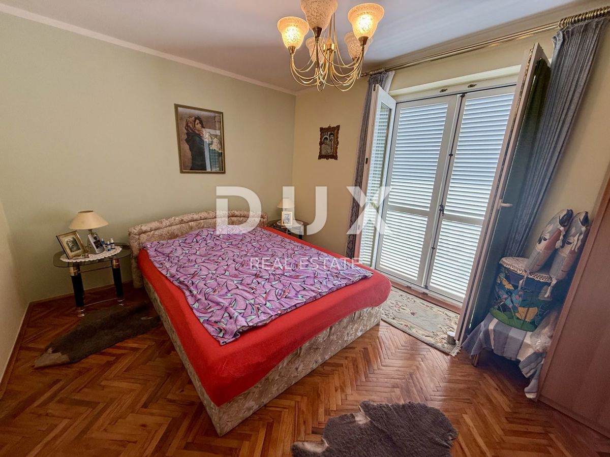 CRIKVENICA - Hiša v centru 80 metrov od morja! Priložnost!