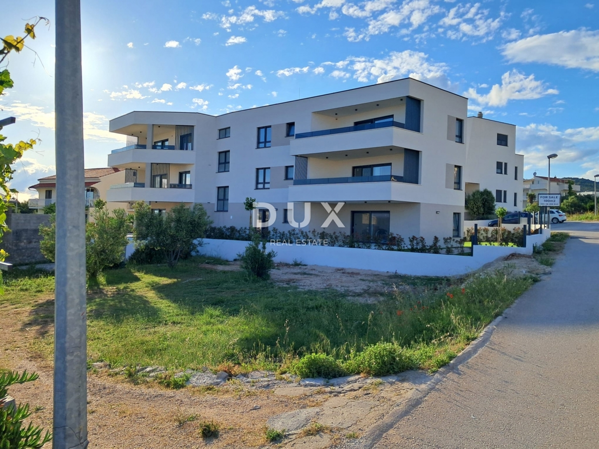 ŠIBENIK, VODICE – Stanovanje v drugem nadstropju s teraso in 2 parkirnima mestoma