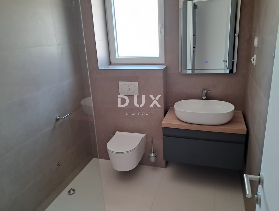 ŠIBENIK, VODICE – Stanovanje v drugem nadstropju s teraso in 2 parkirnima mestoma