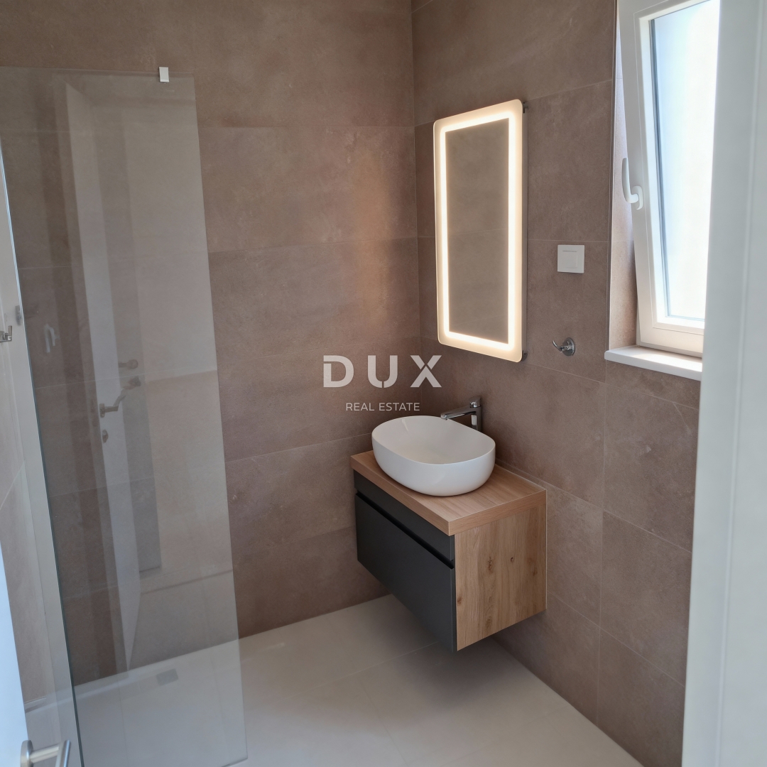 ŠIBENIK, VODICE – Stanovanje v drugem nadstropju s teraso in 2 parkirnima mestoma