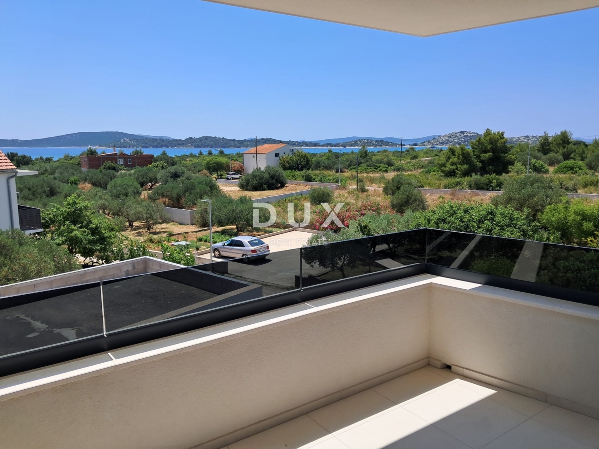 ŠIBENIK, VODICE – Stanovanje v drugem nadstropju s teraso in 2 parkirnima mestoma