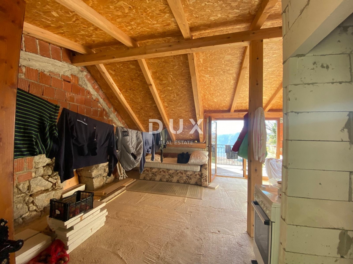 CRIKVENICA, BEOGRAD - dva apartmaja z balkoni s pogledom na morje + dvorišče! PRILOŽNOST!