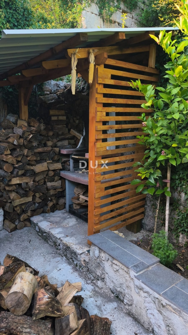 CRIKVENICA, BEOGRAD - dva apartmaja z balkoni s pogledom na morje + dvorišče! PRILOŽNOST!