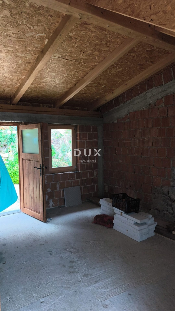 CRIKVENICA, BEOGRAD - dva apartmaja z balkoni s pogledom na morje + dvorišče! PRILOŽNOST!