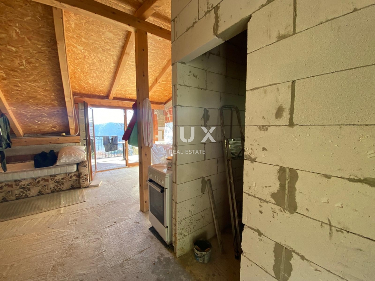 CRIKVENICA, BEOGRAD - dva apartmaja z balkoni s pogledom na morje + dvorišče! PRILOŽNOST!