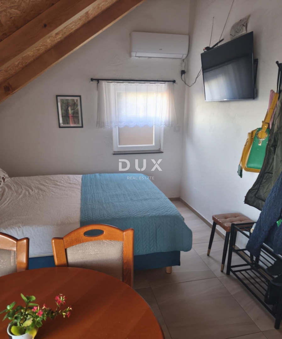 CRIKVENICA, BEOGRAD - dva apartmaja z balkoni s pogledom na morje + dvorišče! PRILOŽNOST!