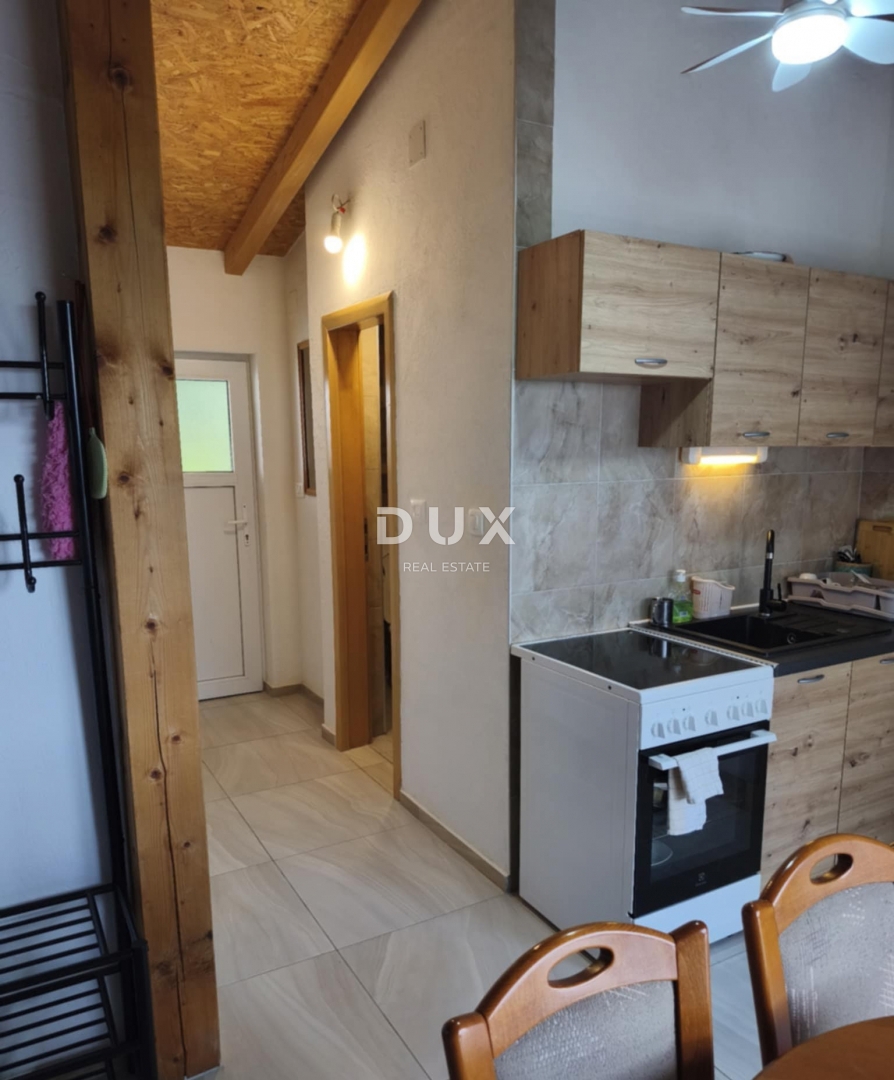 CRIKVENICA, BEOGRAD - dva apartmaja z balkoni s pogledom na morje + dvorišče! PRILOŽNOST!