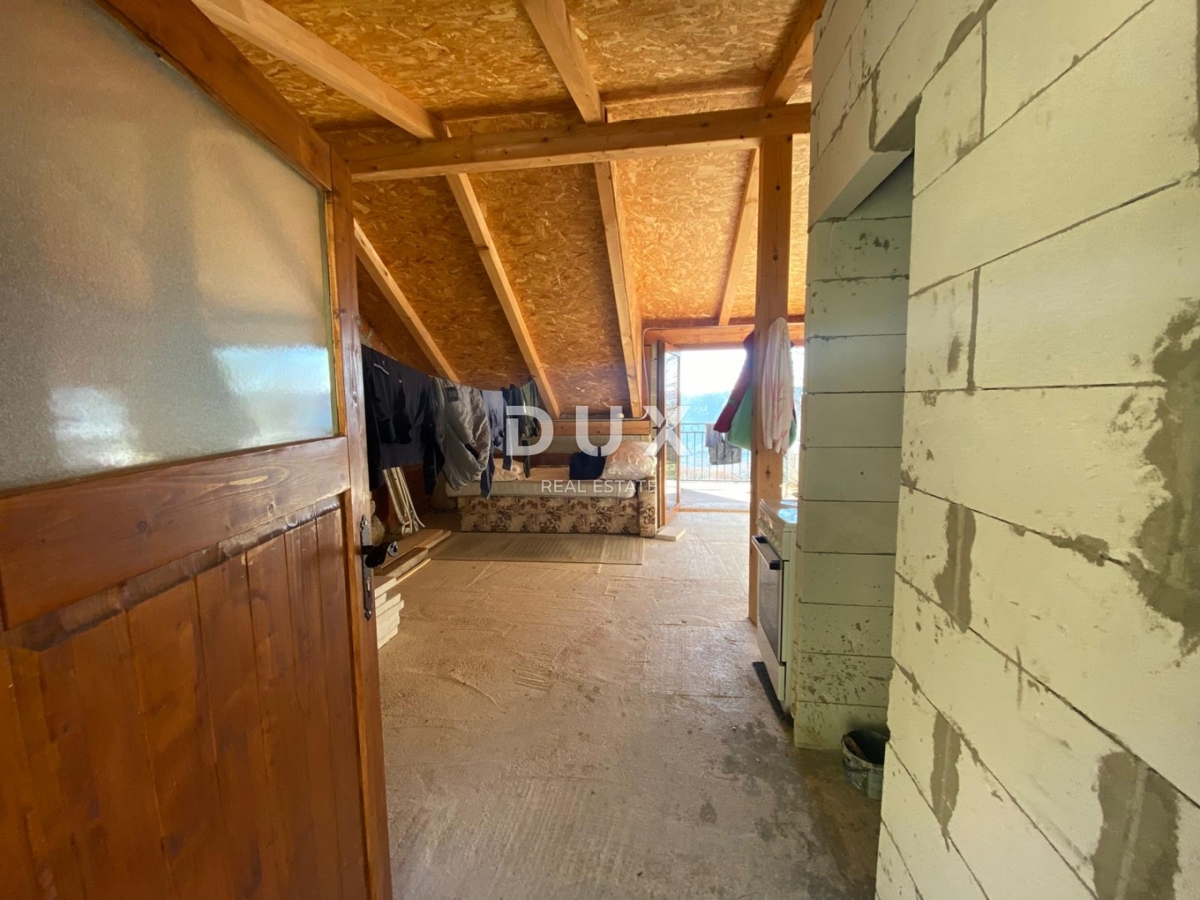 CRIKVENICA, BEOGRAD - dva apartmaja z balkoni s pogledom na morje + dvorišče! PRILOŽNOST!