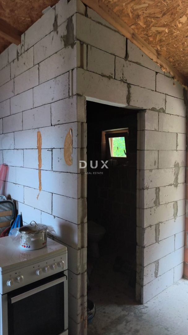 CRIKVENICA, BEOGRAD - dva apartmaja z balkoni s pogledom na morje + dvorišče! PRILOŽNOST!