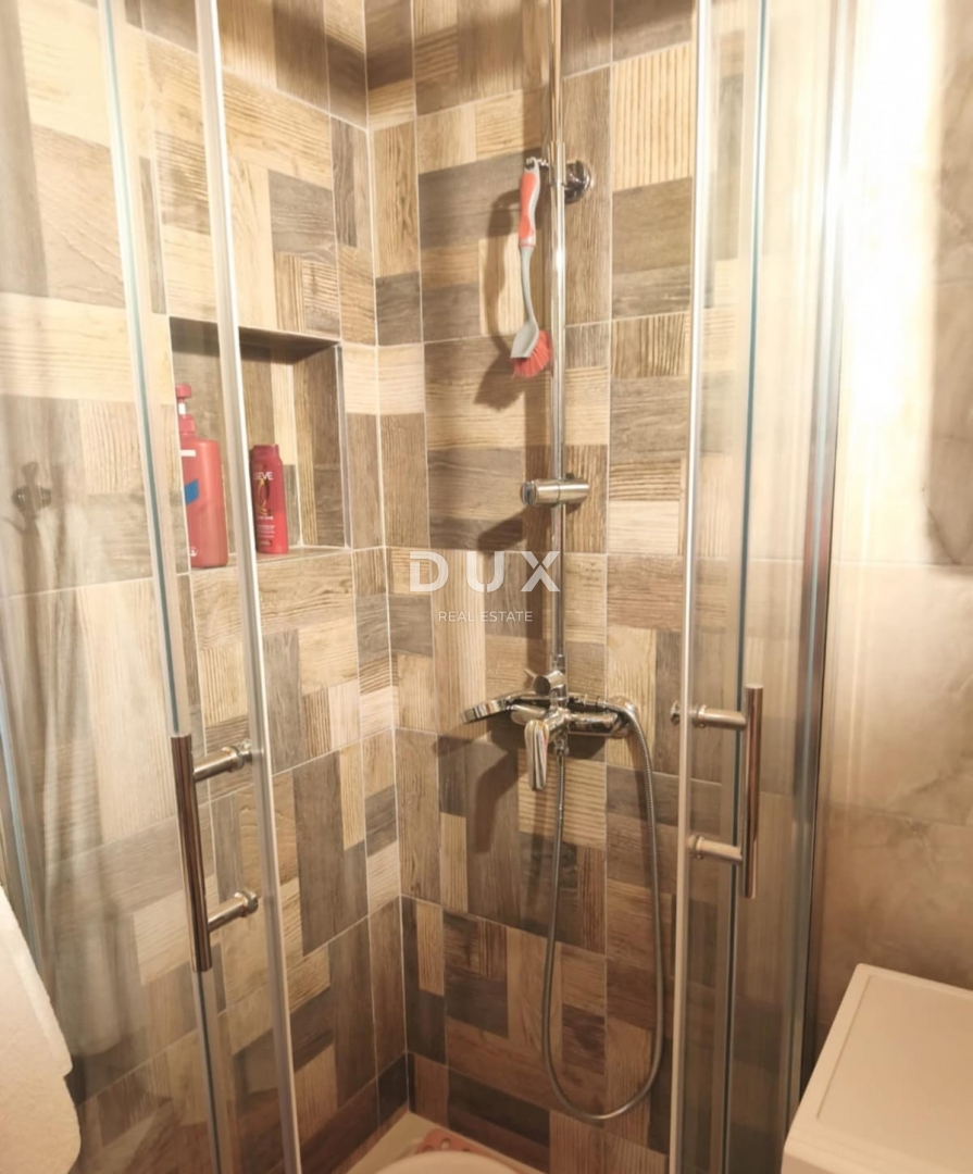 CRIKVENICA, BEOGRAD - dva apartmaja z balkoni s pogledom na morje + dvorišče! PRILOŽNOST!