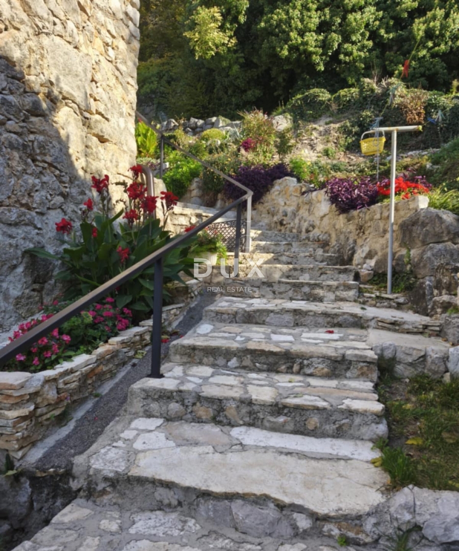 CRIKVENICA, BEOGRAD - dva apartmaja z balkoni s pogledom na morje + dvorišče! PRILOŽNOST!