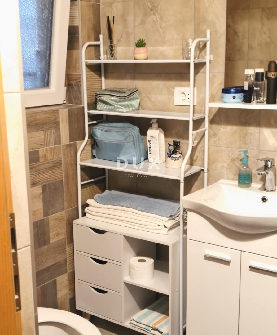 CRIKVENICA, BEOGRAD - dva apartmaja z balkoni s pogledom na morje + dvorišče! PRILOŽNOST!