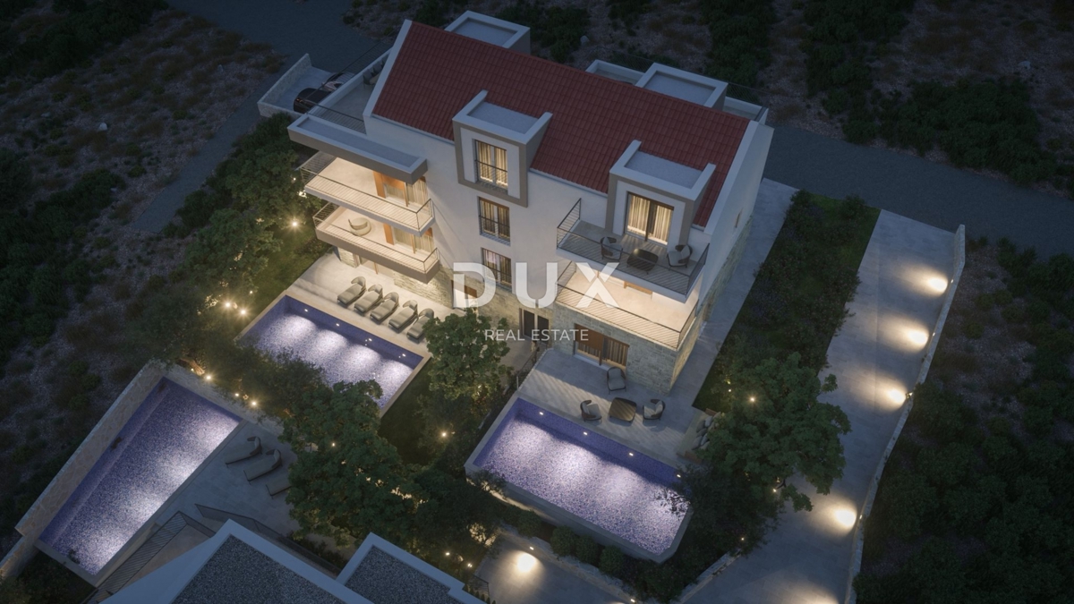 ROGOZNICA, STIVAŠNICA – Apartma v pritličju z bazenom in pogledom na morje