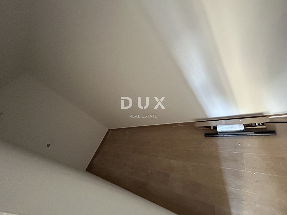 ROGOZNICA, STIVAŠNICA – Apartma v pritličju z bazenom in pogledom na morje