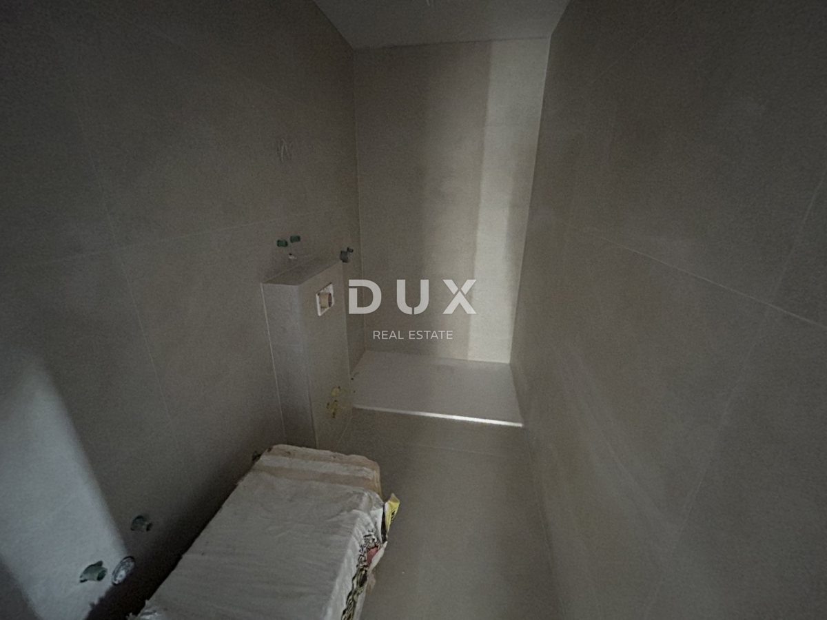 ROGOZNICA, STIVAŠNICA – Apartma v pritličju z bazenom in pogledom na morje