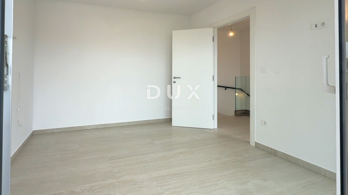 CRIKVENICA, DRAMALJ - Dvoetažno stanovanje z bazenom 300 metrov od morja!