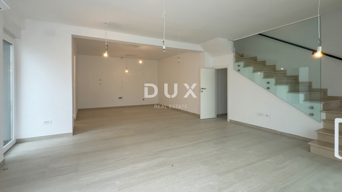 CRIKVENICA, DRAMALJ - Dvoetažno stanovanje z bazenom 300 metrov od morja!