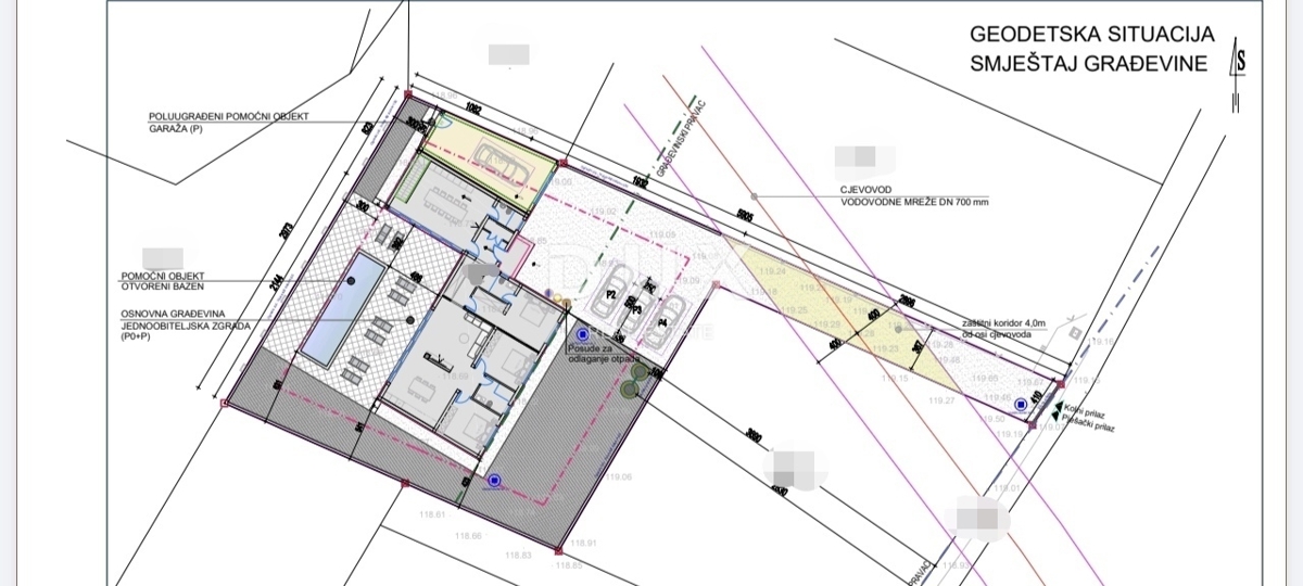 ISTRA, LOBORIKA - Zemljišče z gradbenim dovoljenjem!