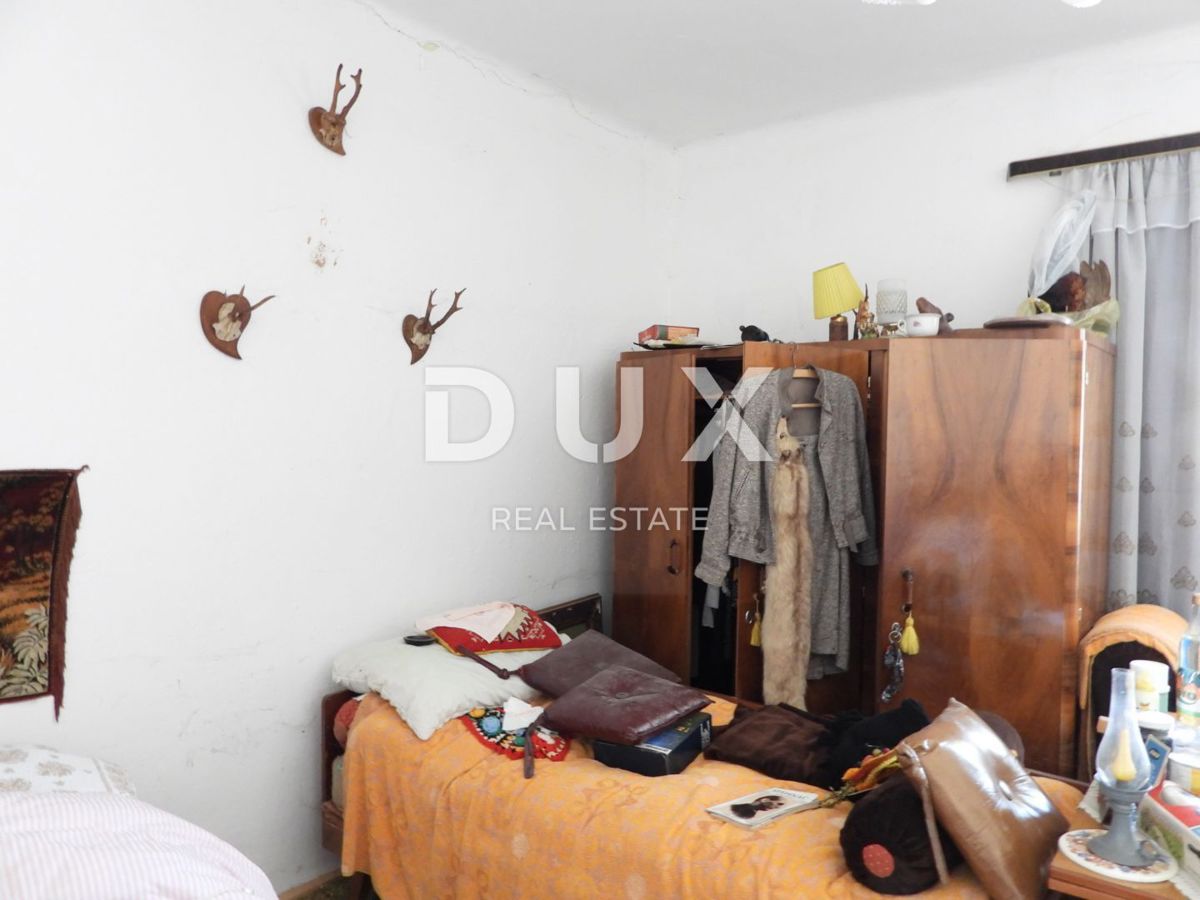 GORSKI KOTAR, SUNGER- stara hiša + 2 gospodarski poslopji + okolica 9000m2