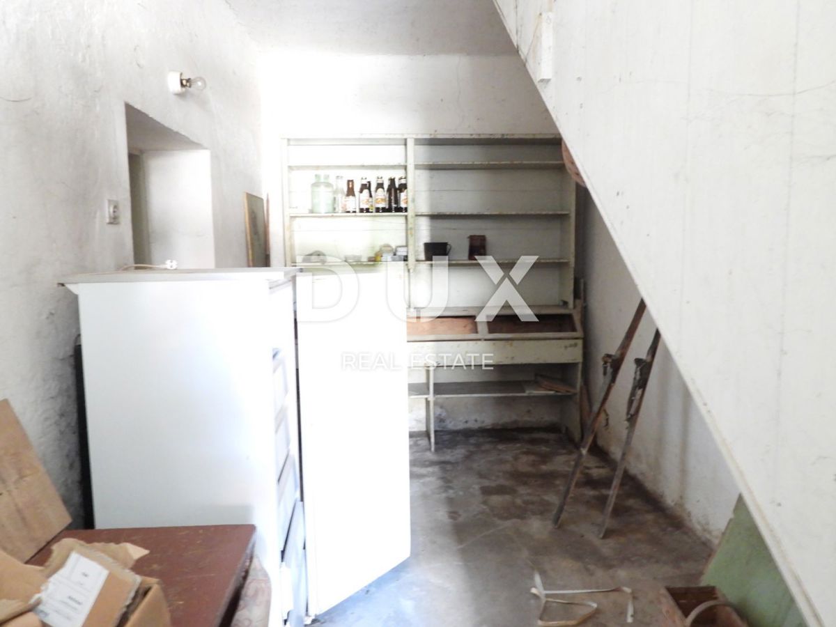 GORSKI KOTAR, SUNGER- stara hiša + 2 gospodarski poslopji + okolica 9000m2